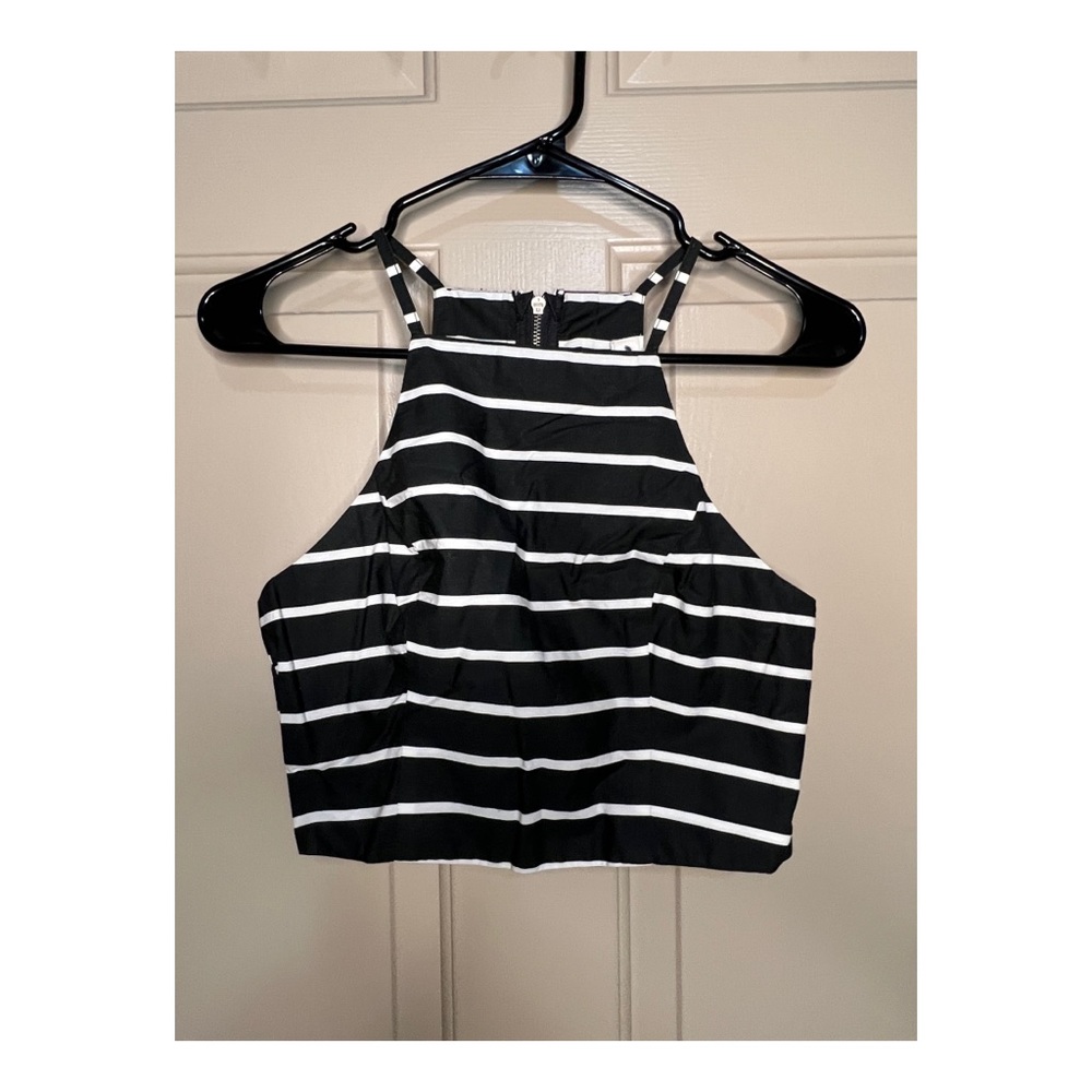🦓 Abercrombie & Fitch Black & White Striped Crop Top 🦓